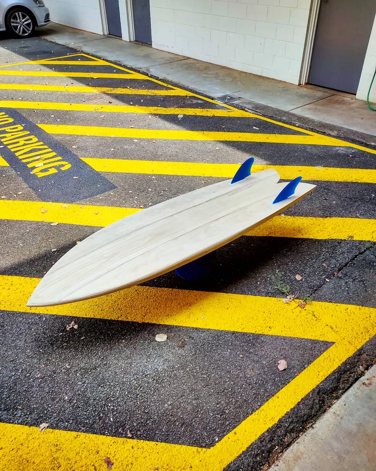 Finished hollow wooden fish surfboard in Paulownia with twin keel fins